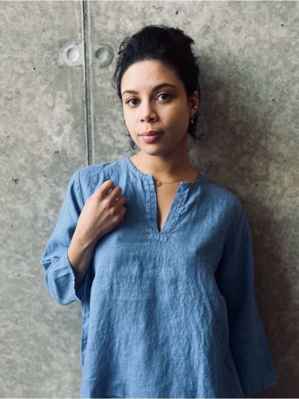 CUT LOOSE Solid Linen Split Neck Pullover Blue Size Medium